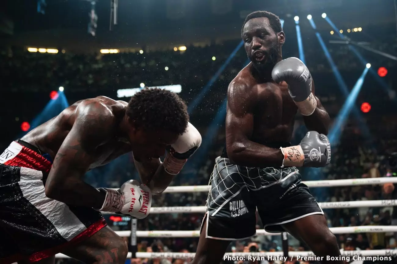 The Risks of Terence Crawford Moving Up to Challenge Canelo Alvarez