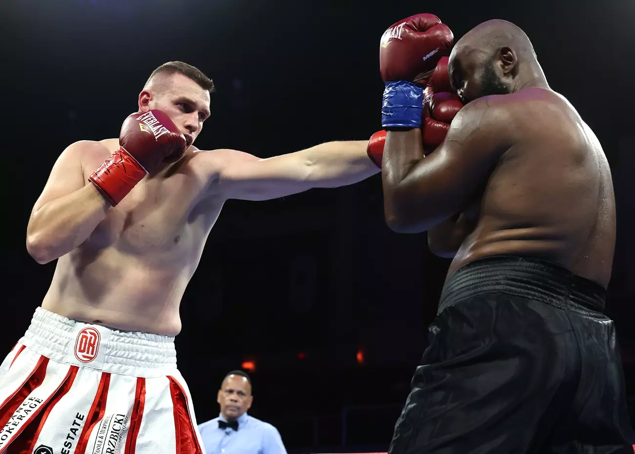 The Rise of Damian Knyba: A New Contender in Heavyweight Boxing