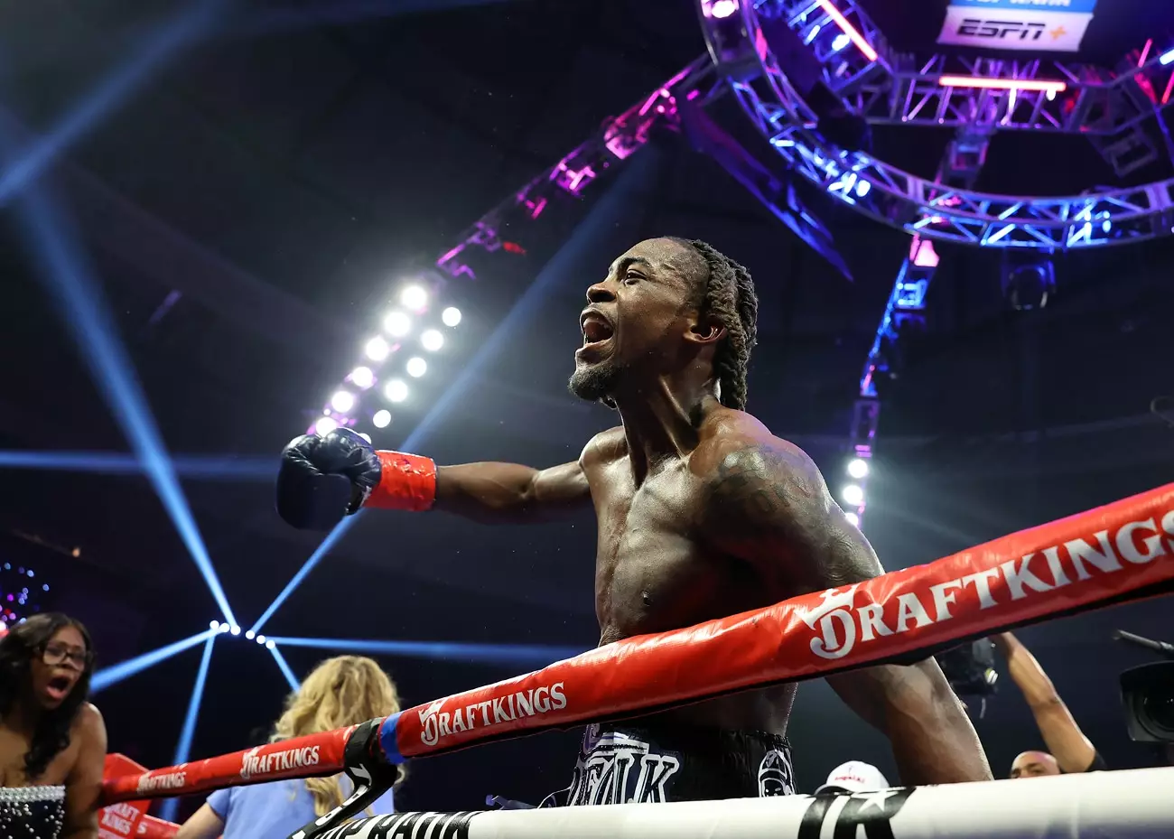 A Knockout Statement: Keyshawn Davis’ Rise in the Lightweight Division