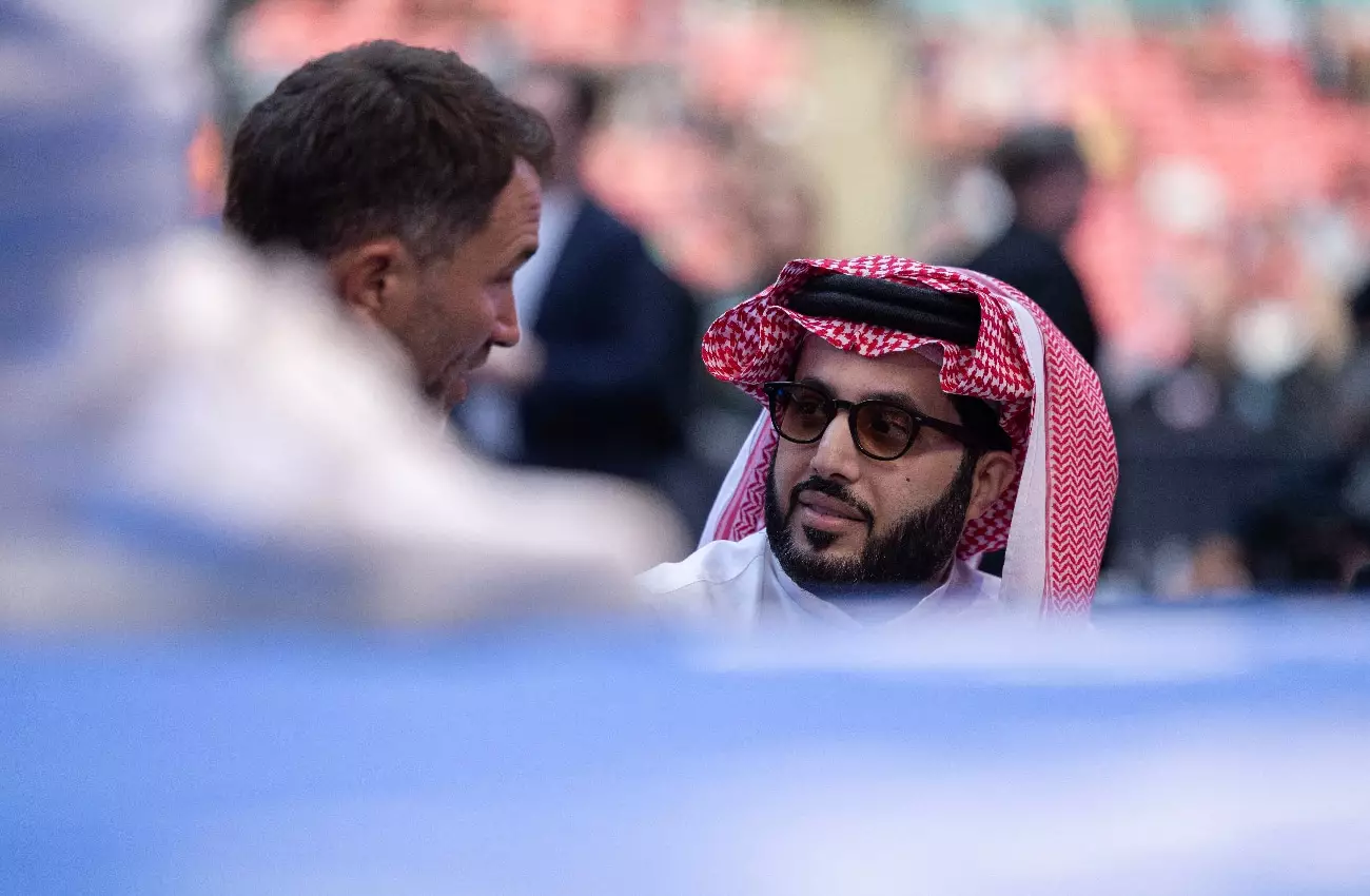 Discontent in the Boxing World: Turki Alalshikh’s Controversial Decisions Stir Fan Outrage