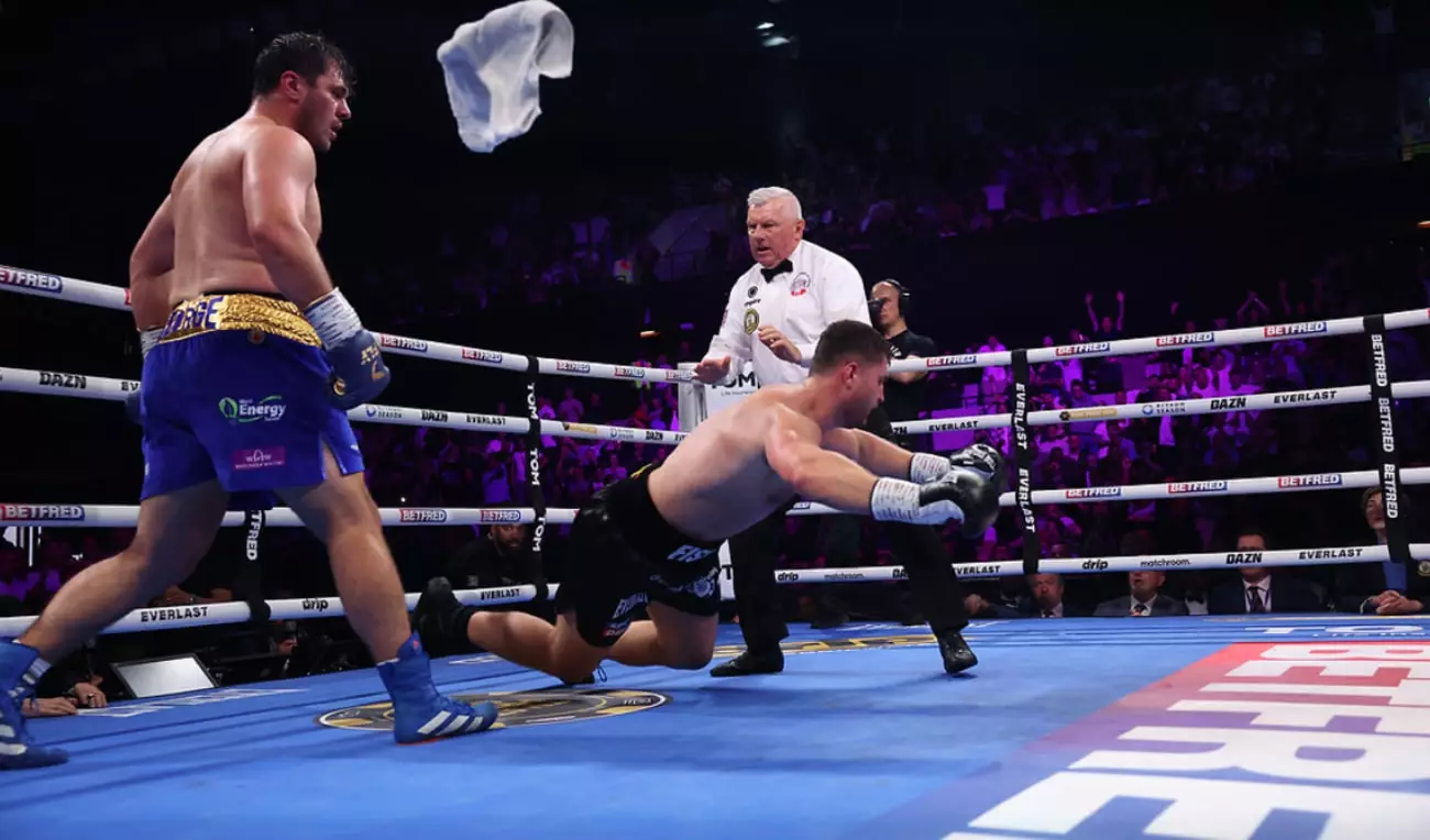 Unforgettable Knockout: Dave Allen’s Vicious Triumph Against Johnny Fisher